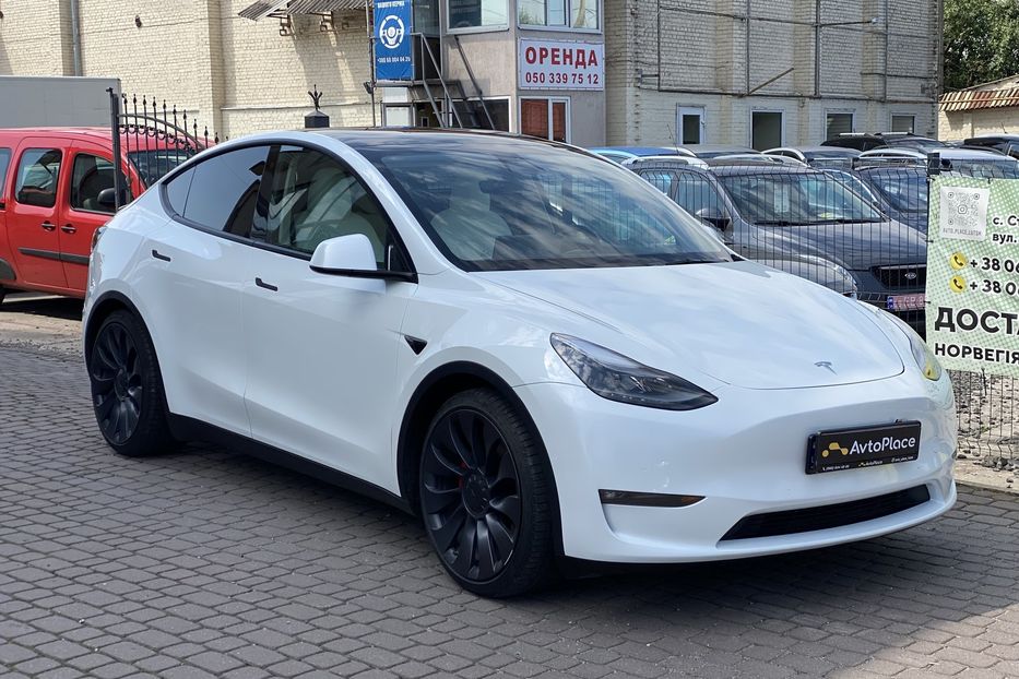 Продам Tesla Model Y Performance 2021 года в Луцке