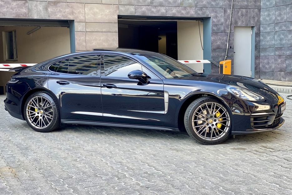 Продам Porsche Panamera 4 Platinum Edition 2022 года в Киеве