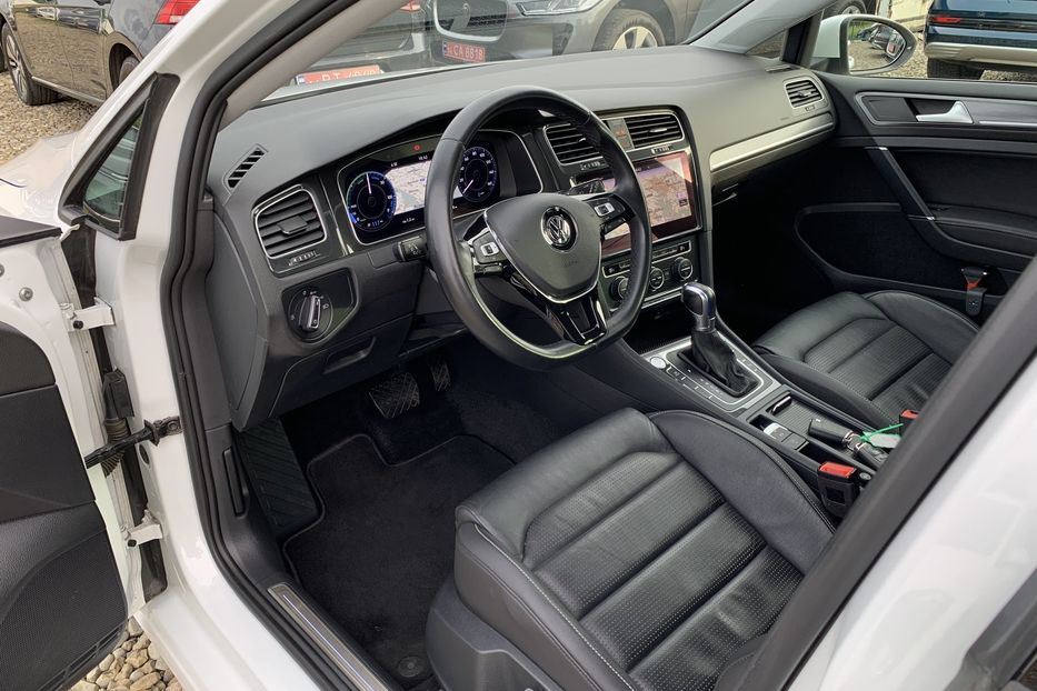 Продам Volkswagen e-Golf Highline Full LEDТепловийШкіра 2019 года в Львове