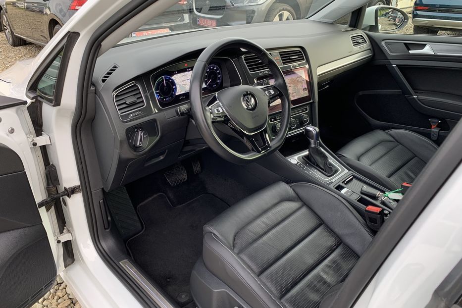 Продам Volkswagen e-Golf Highline Full LEDТепловийШкіра 2019 года в Львове