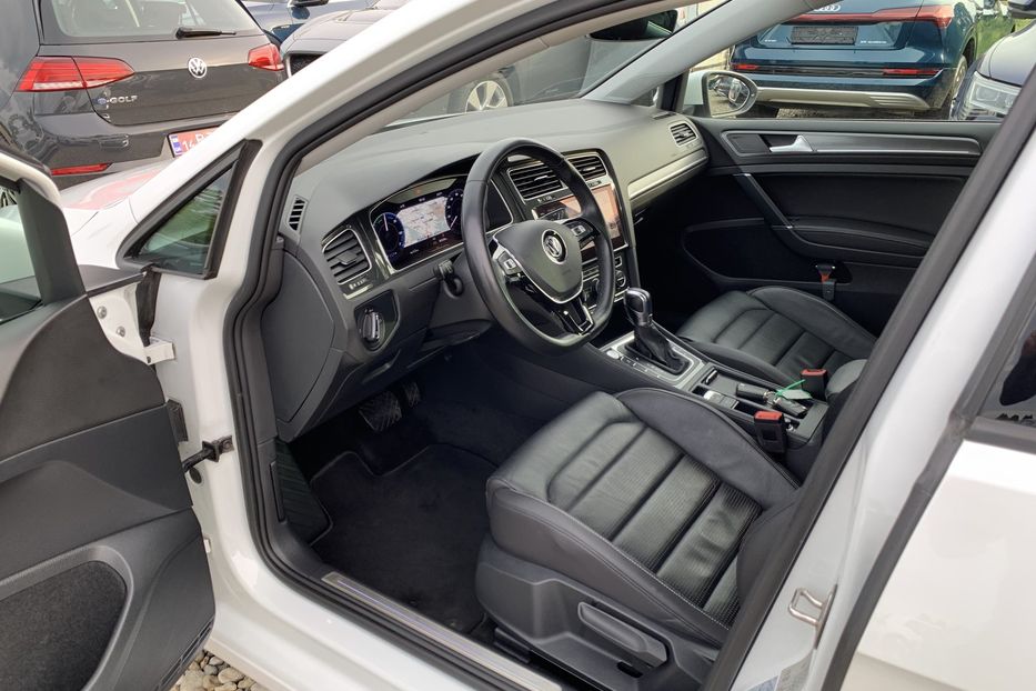 Продам Volkswagen e-Golf Highline Full LEDТепловийШкіра 2019 года в Львове