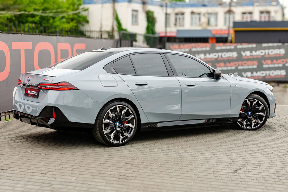 Продам BMW M5 i5 M60 2024 года в Киеве