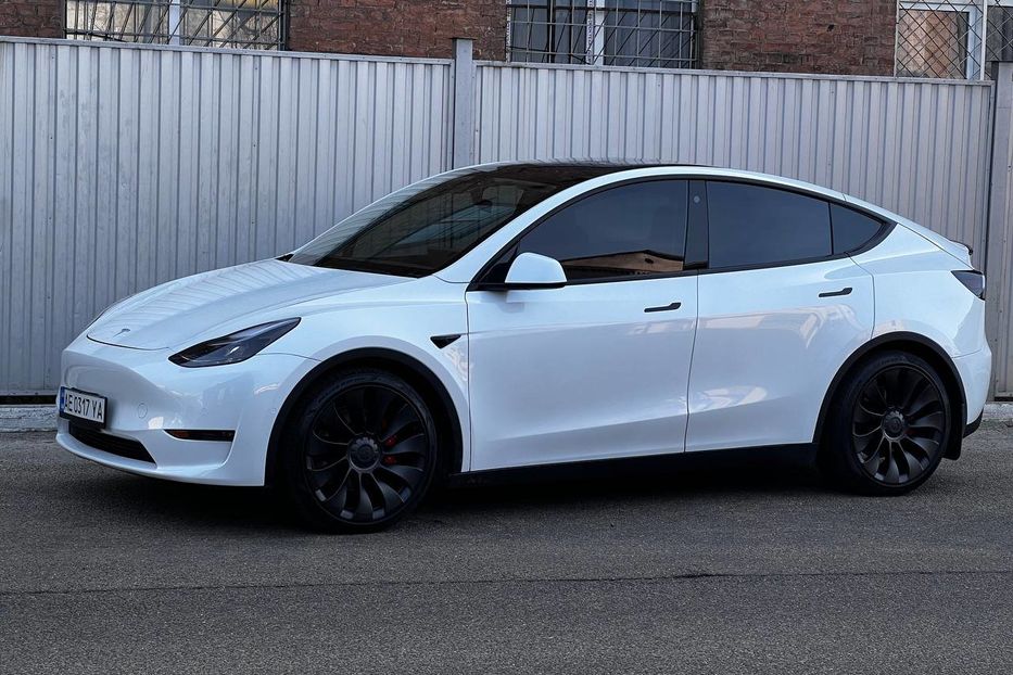 Продам Tesla Model Y 2021 года в Днепре