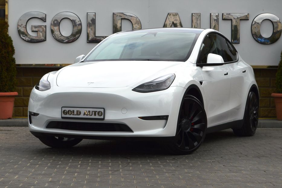 Продам Tesla Model Y 2023 года в Одессе