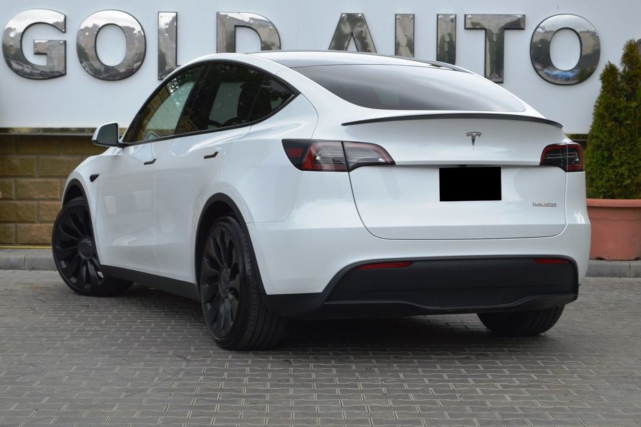 Продам Tesla Model Y 2023 года в Одессе