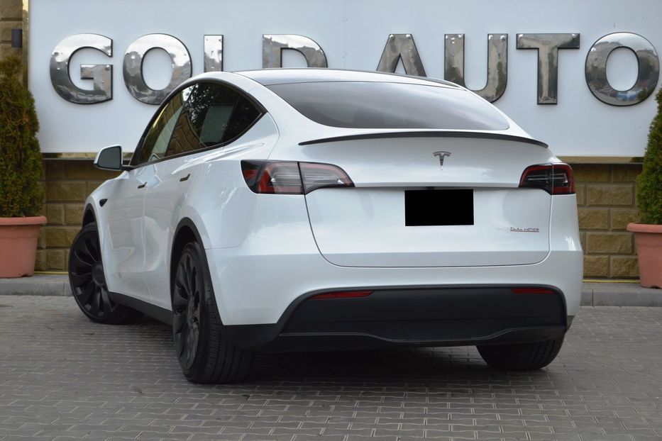 Продам Tesla Model Y 2023 года в Одессе