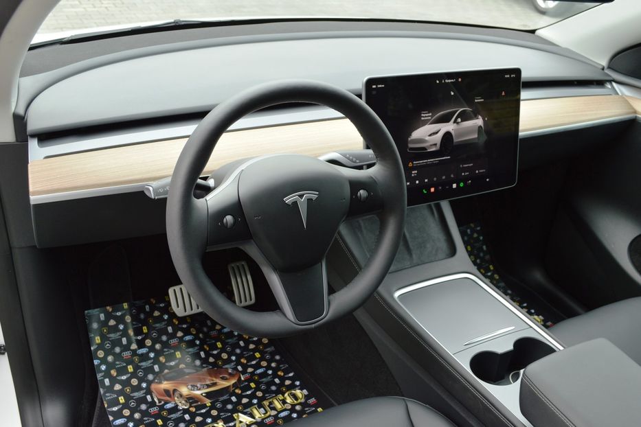 Продам Tesla Model Y 2023 года в Одессе