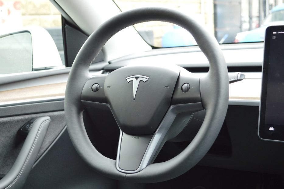 Продам Tesla Model Y 2023 года в Одессе