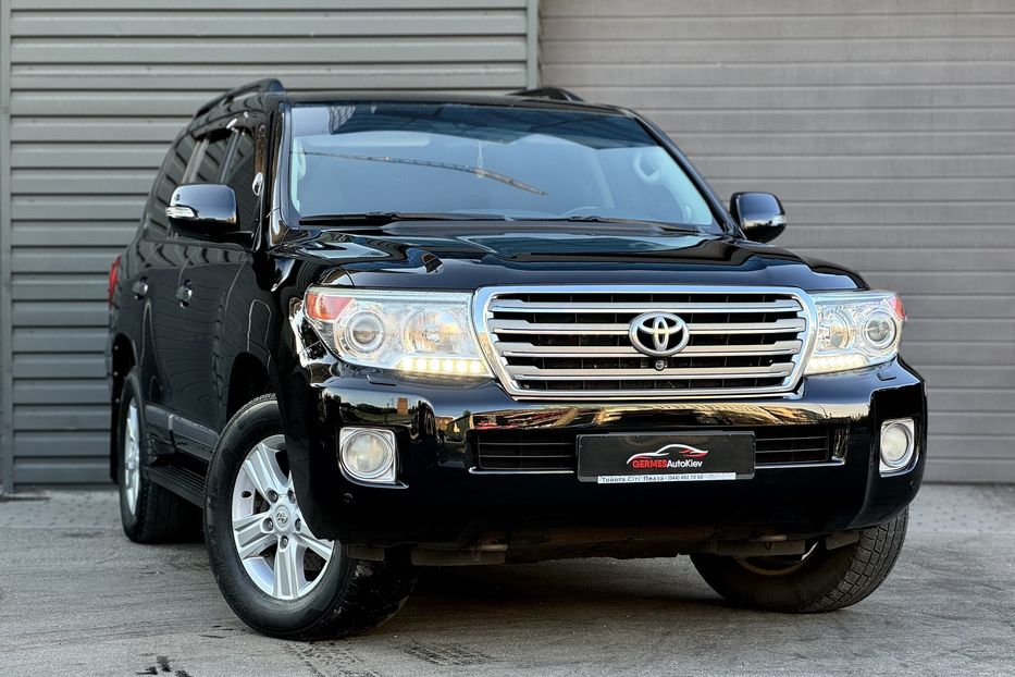 Продам Toyota Land Cruiser 200 2013 года в Киеве