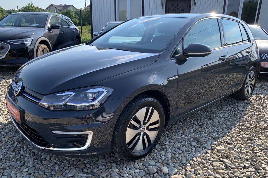 Продам Volkswagen e-Golf 35.8 kWh 136 к.с. CCS 2021 года в Львове