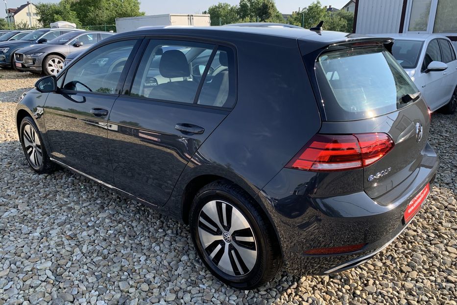 Продам Volkswagen e-Golf 35.8 kWh 136 к.с. CCS 2021 года в Львове