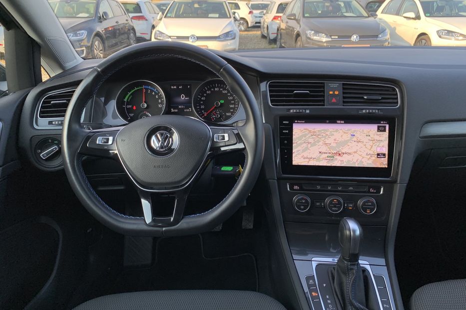 Продам Volkswagen e-Golf 35.8 kWh 136 к.с. CCS 2021 года в Львове