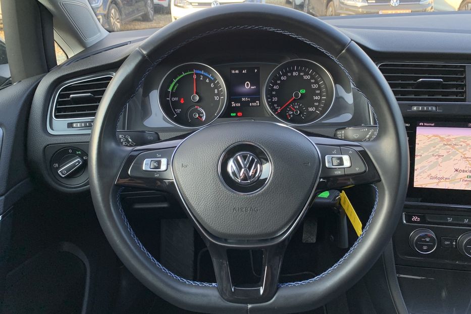 Продам Volkswagen e-Golf 35.8 kWh 136 к.с. CCS 2021 года в Львове