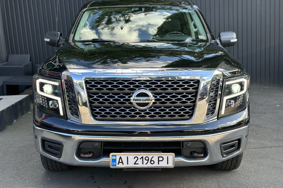 Продам Nissan Titan SV 4x4 2018 года в Киеве