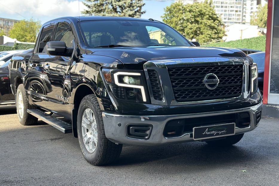 Продам Nissan Titan SV 4x4 2018 года в Киеве