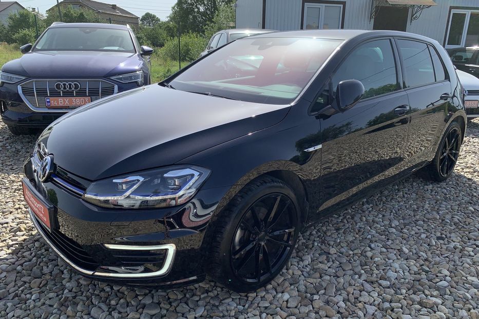 Продам Volkswagen e-Golf Максимальна комплектація 2019 года в Львове