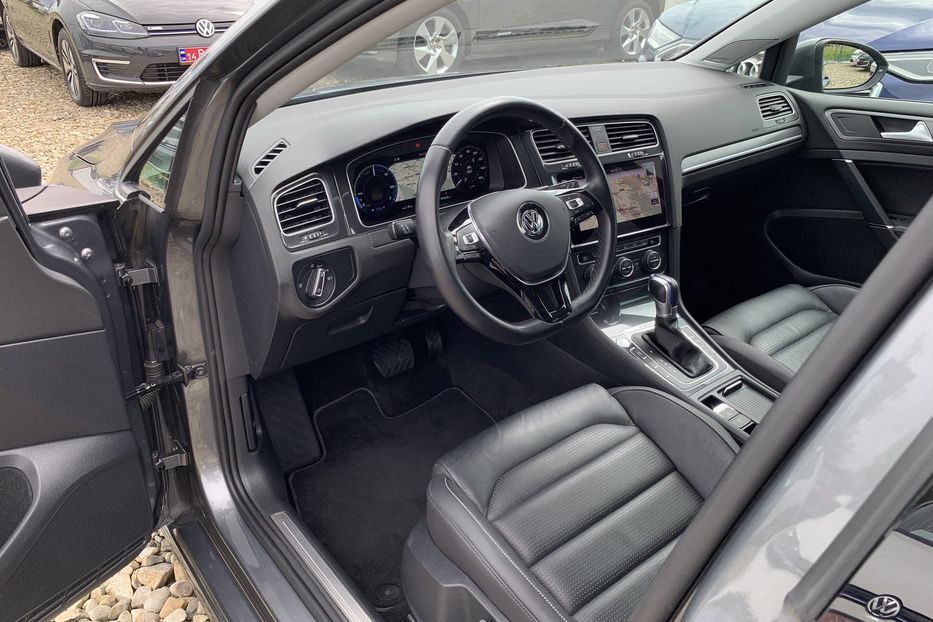 Продам Volkswagen e-Golf ШкіраDynaudioБезключовиFullLED 2019 года в Львове