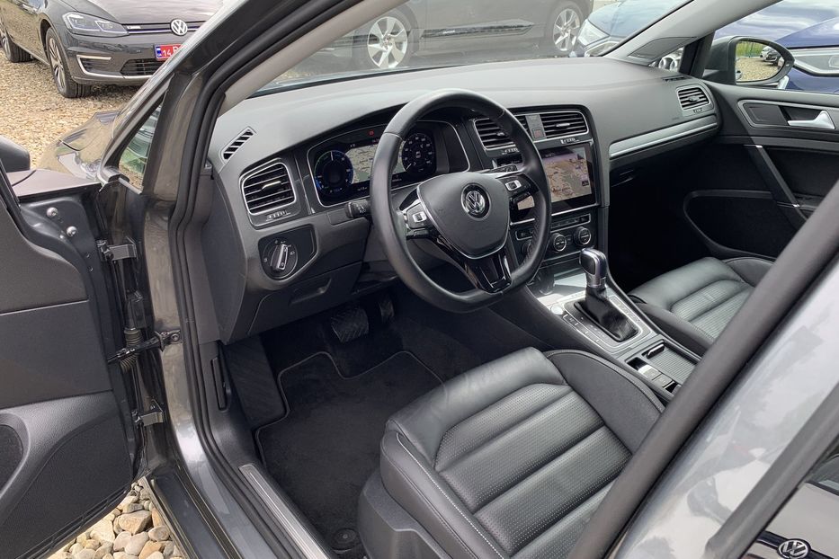 Продам Volkswagen e-Golf ШкіраDynaudioБезключовиFullLED 2019 года в Львове