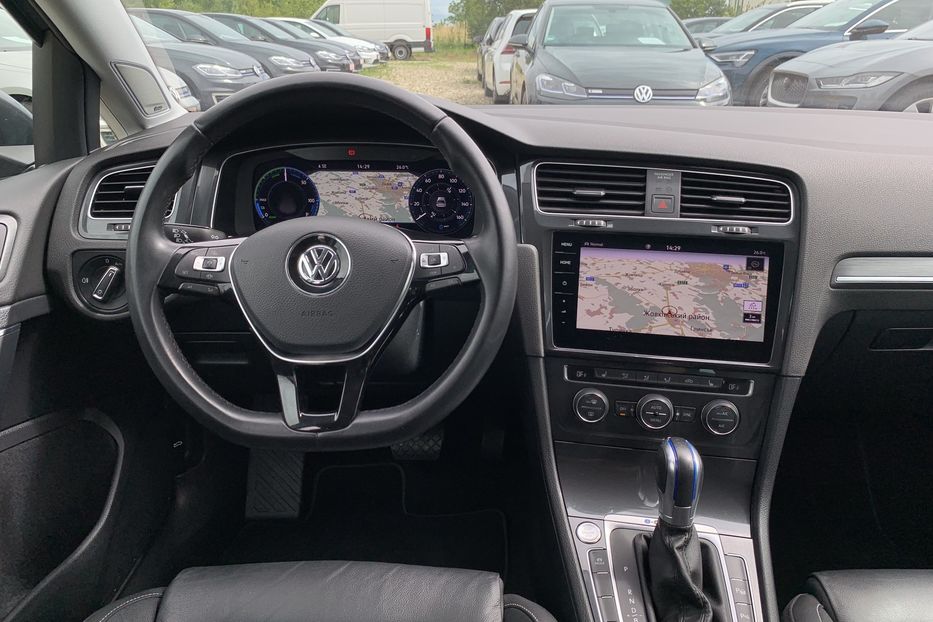 Продам Volkswagen e-Golf ШкіраDynaudioБезключовиFullLED 2019 года в Львове