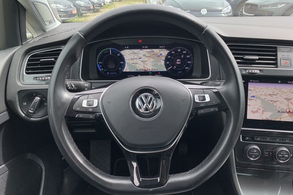 Продам Volkswagen e-Golf ШкіраDynaudioБезключовиFullLED 2019 года в Львове