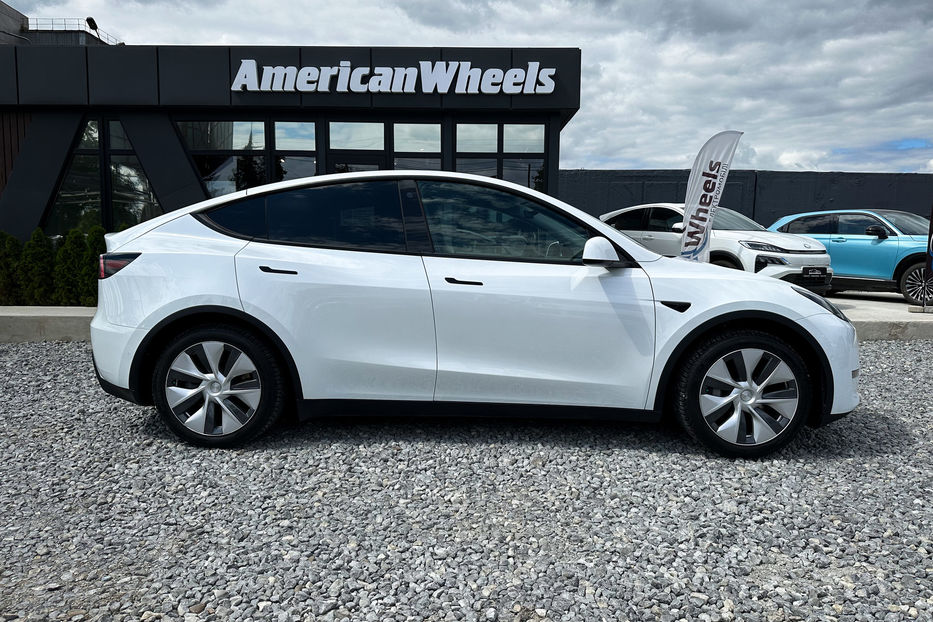 Продам Tesla Model Y Long Range Dual Motor 2020 года в Черновцах