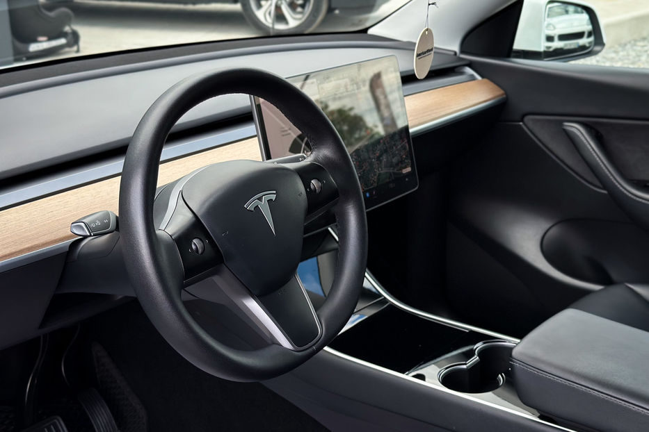 Продам Tesla Model Y Long Range Dual Motor 2020 года в Черновцах