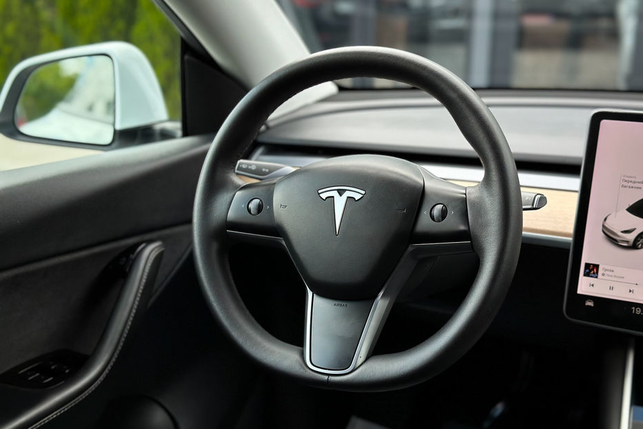 Продам Tesla Model Y Long Range Dual Motor 2020 года в Черновцах