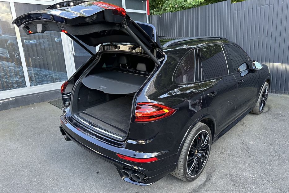 Продам Porsche Cayenne Turbo 2014 года в Киеве