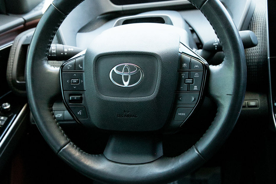 Продам Toyota Rav 4 bZ4X 2022 года в Черновцах