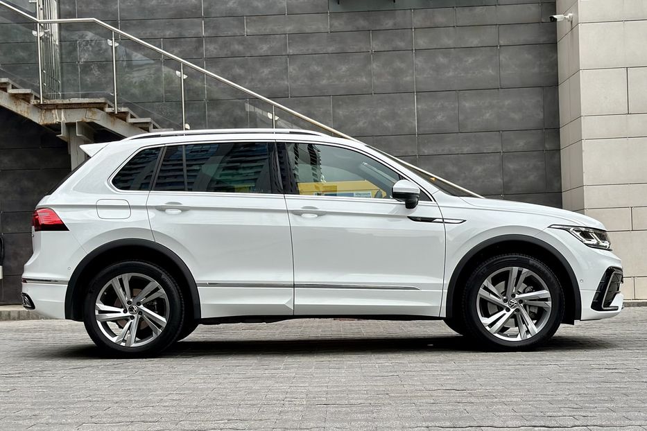 Продам Volkswagen Tiguan TIGUAN R-LINE 2.0 TSI 4MOTION 2023 года в Киеве