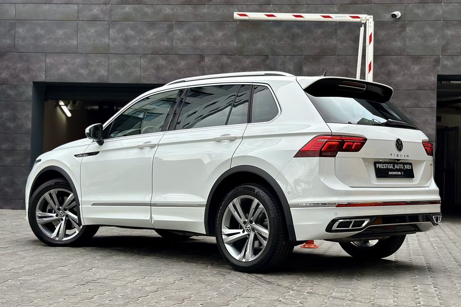 Продам Volkswagen Tiguan TIGUAN R-LINE 2.0 TSI 4MOTION 2023 года в Киеве