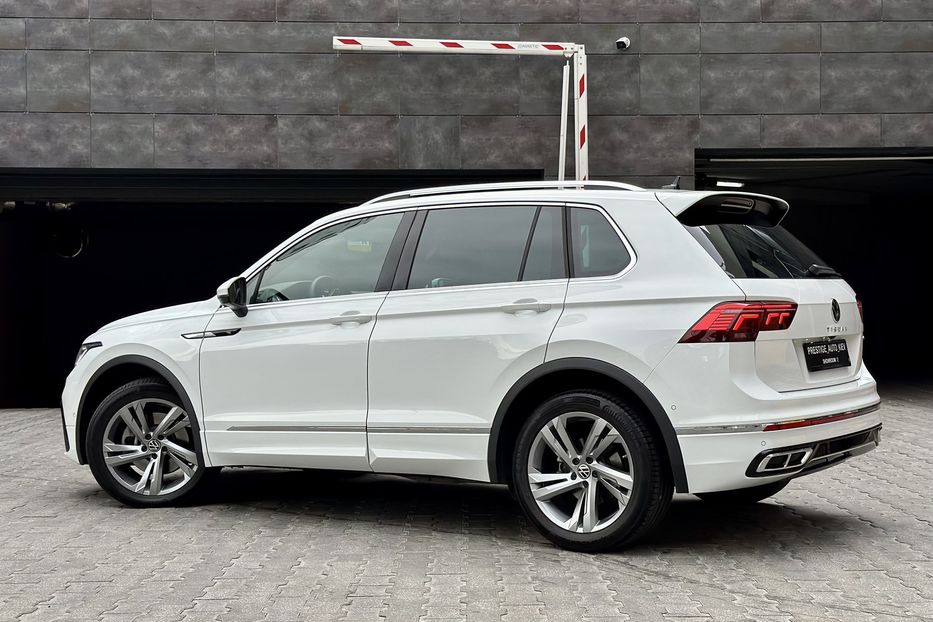 Продам Volkswagen Tiguan TIGUAN R-LINE 2.0 TSI 4MOTION 2023 года в Киеве