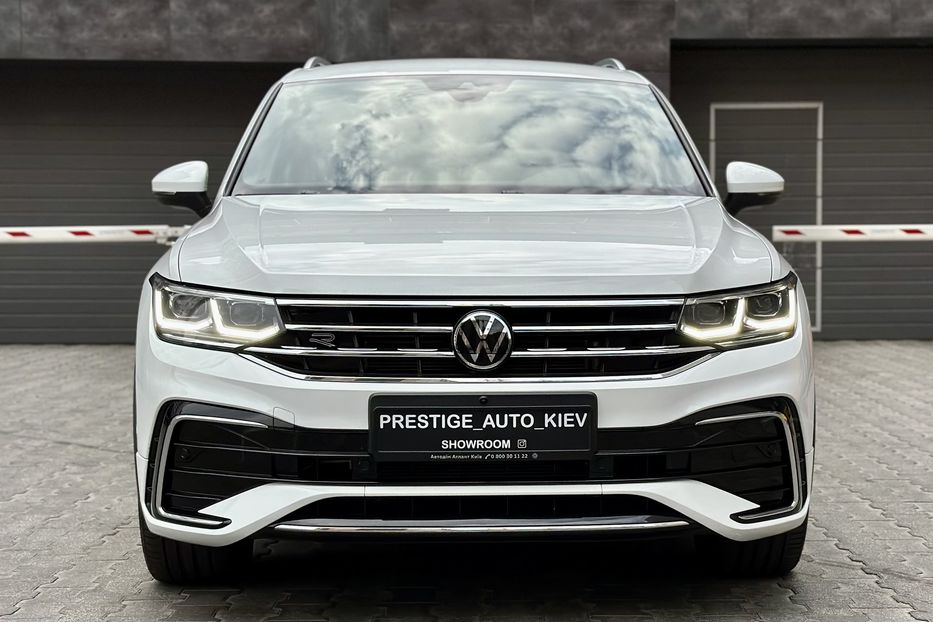 Продам Volkswagen Tiguan TIGUAN R-LINE 2.0 TSI 4MOTION 2023 года в Киеве