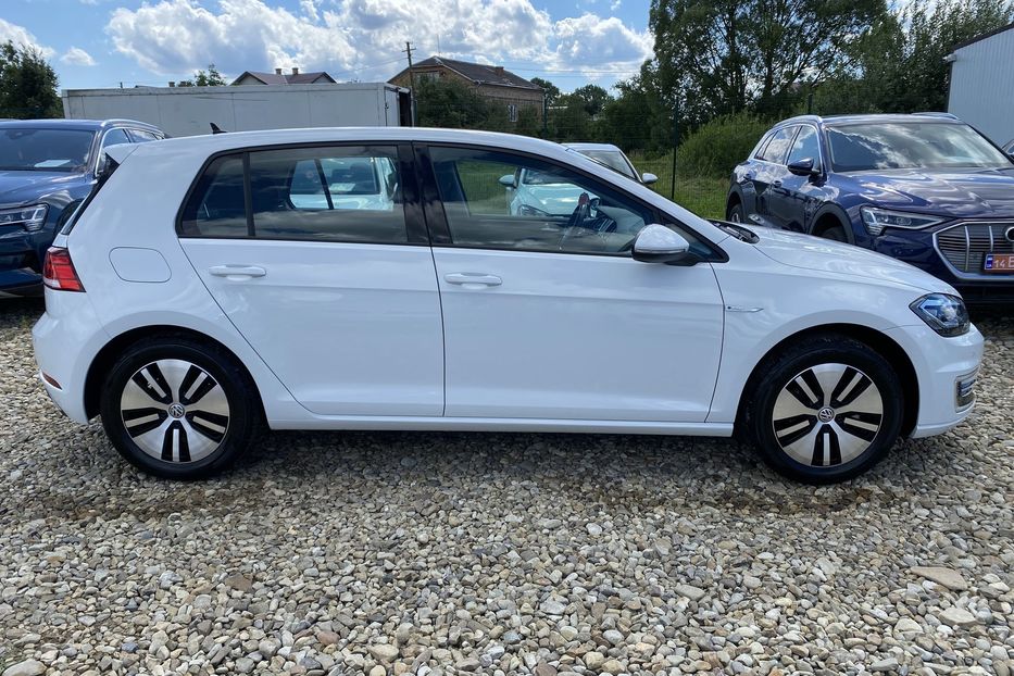 Продам Volkswagen e-Golf 35.8 kWh 100 кВт/136 к.с. 2020 года в Львове