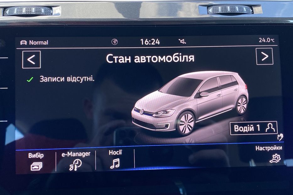 Продам Volkswagen e-Golf 35.8 kWh 100 кВт/136 к.с. 2020 года в Львове