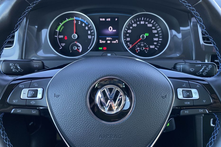 Продам Volkswagen e-Golf Адаптив. круїз,Підігрів сидінь 2019 года в Львове