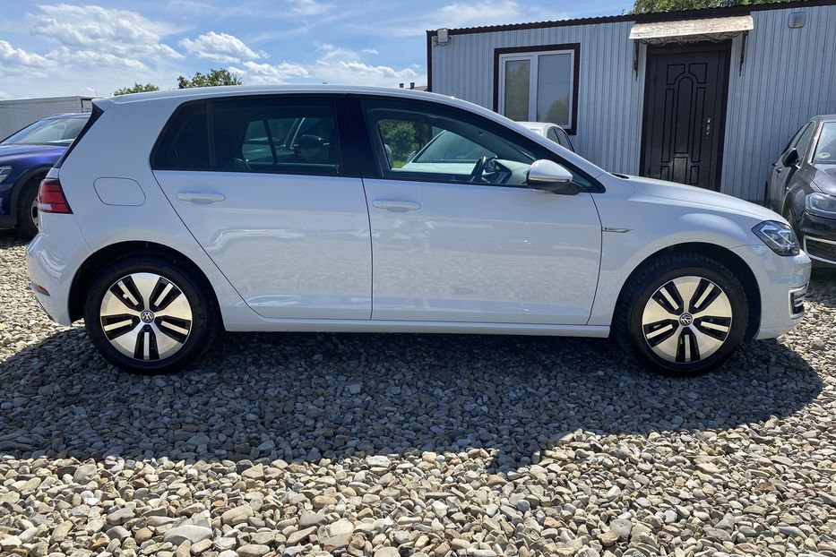 Продам Volkswagen e-Golf Безключовий, 35.8 kWh/136 к.с. 2021 года в Львове