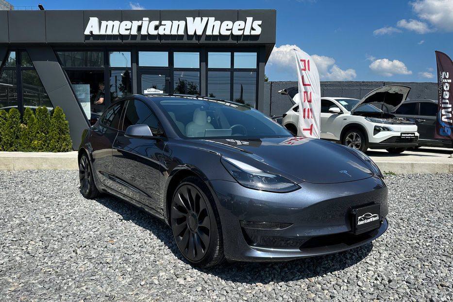 Продам Tesla Model 3 Performance Dual Motor 2022 года в Черновцах