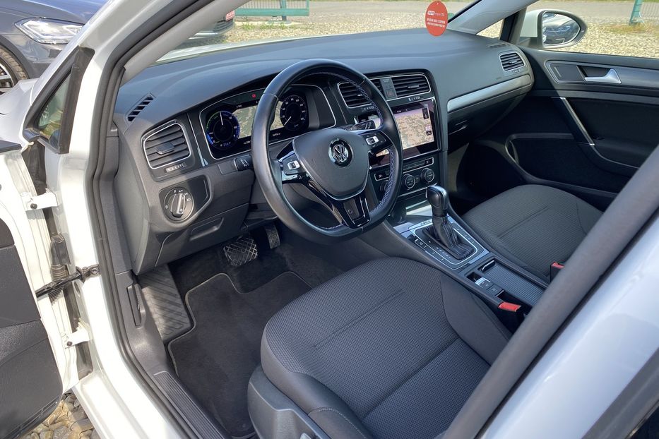 Продам Volkswagen e-Golf Автосвітло Virtual Cockpit CCS 2020 года в Львове