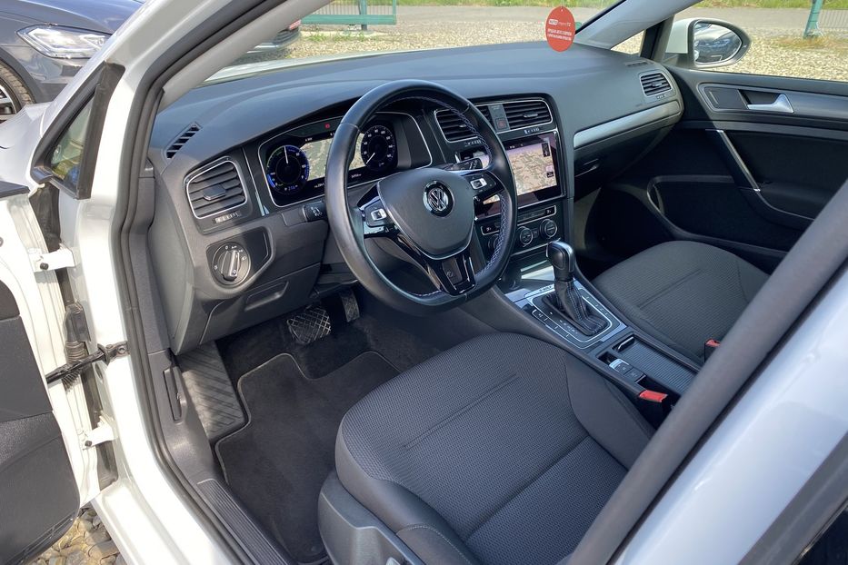 Продам Volkswagen e-Golf Автосвітло Virtual Cockpit CCS 2020 года в Львове