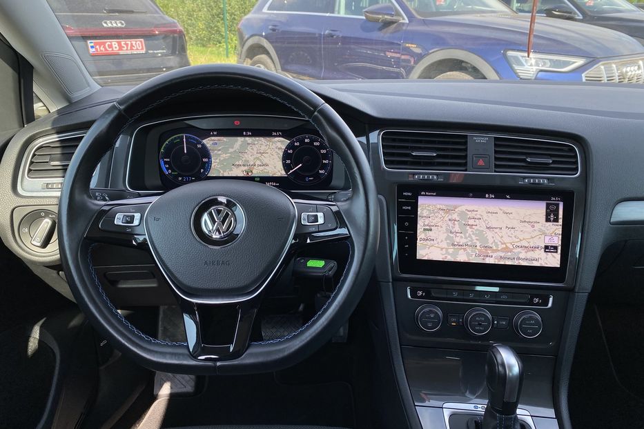 Продам Volkswagen e-Golf Автосвітло Virtual Cockpit CCS 2020 года в Львове