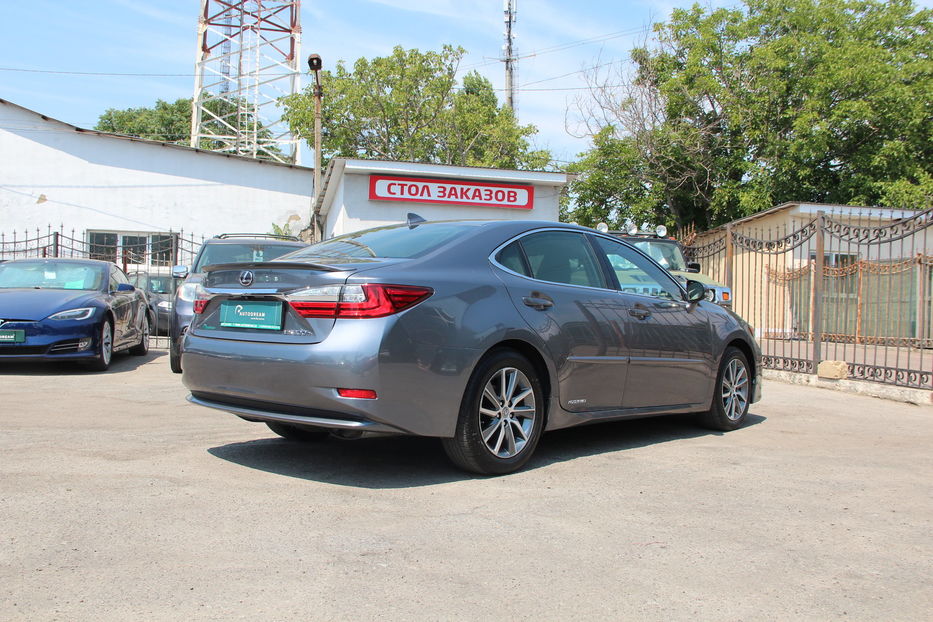 Продам Lexus ES 300 Hybrid 2016 года в Одессе