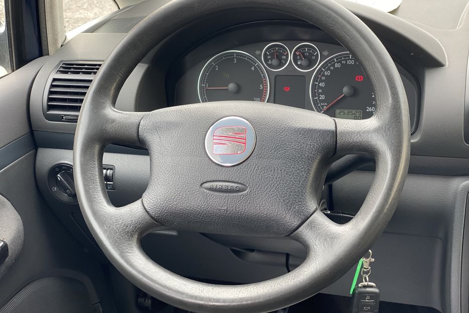 Продам Seat Alhambra 2004 года в Луцке