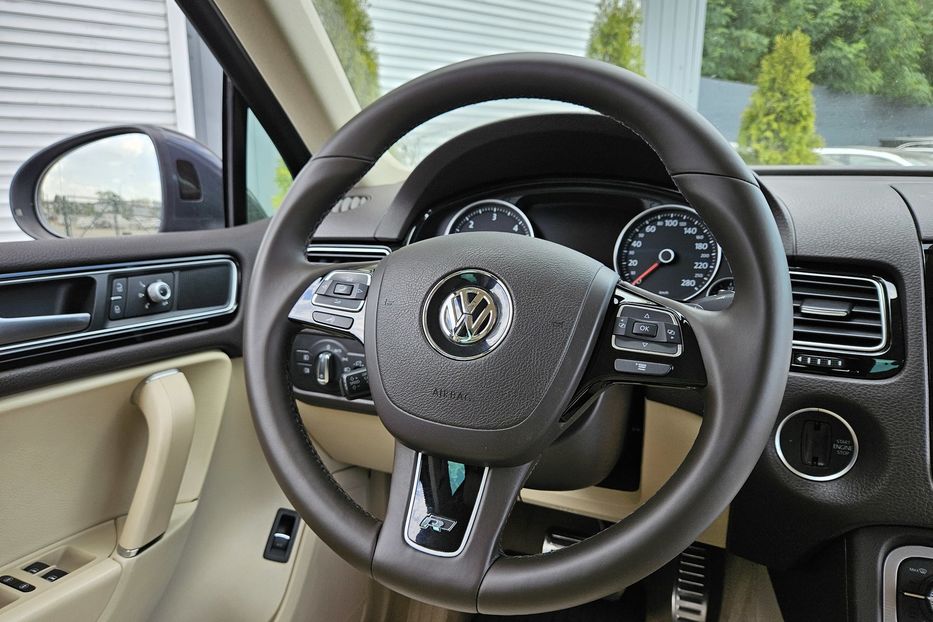 Продам Volkswagen Touareg 2015 года в Киеве