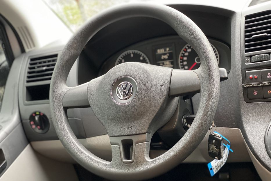 Продам Volkswagen T5 (Transporter) пасс. 2015 года в Луцке