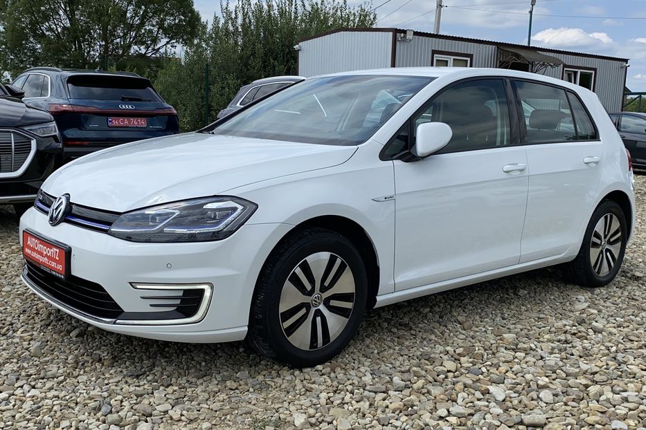 Продам Volkswagen e-Golf Автосвітло Virtual Cockpit CCS 2019 года в Львове