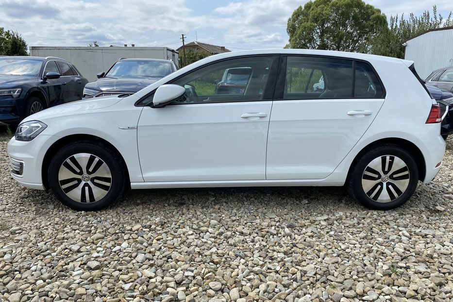 Продам Volkswagen e-Golf Автосвітло Virtual Cockpit CCS 2019 года в Львове