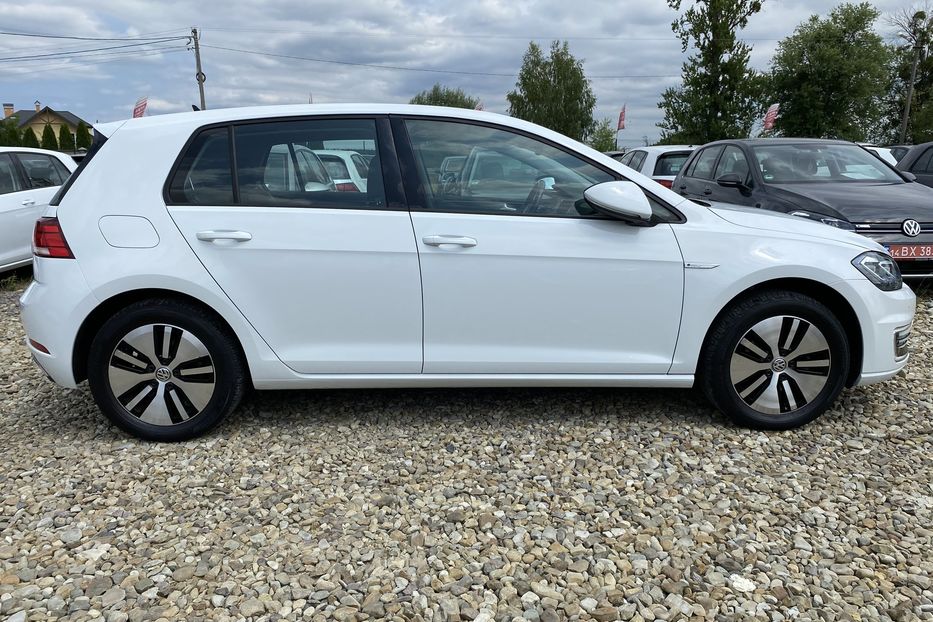 Продам Volkswagen e-Golf Автосвітло Virtual Cockpit CCS 2019 года в Львове