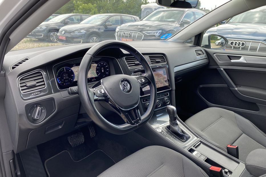 Продам Volkswagen e-Golf Автосвітло Virtual Cockpit CCS 2019 года в Львове