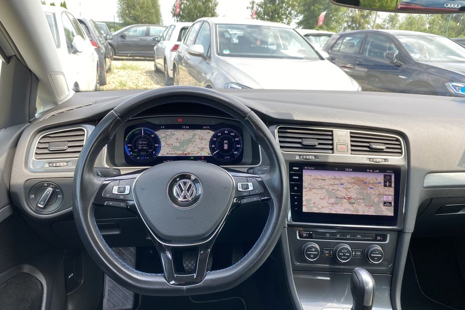 Продам Volkswagen e-Golf Автосвітло Virtual Cockpit CCS 2019 года в Львове